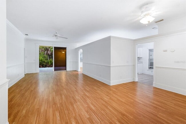 Building Photo - 295 Fareham Dr