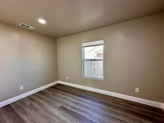 Building Photo - 1012 W 26th St