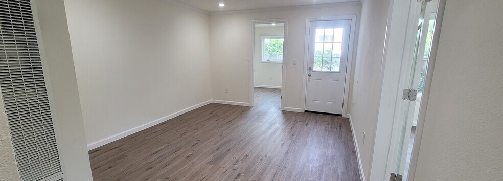 Building Photo - 648 10th Ave