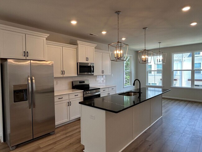Building Photo - Luxury End-Unit Townhome with 2-Car Garage, Deck & Bonus Room – Available June 5!