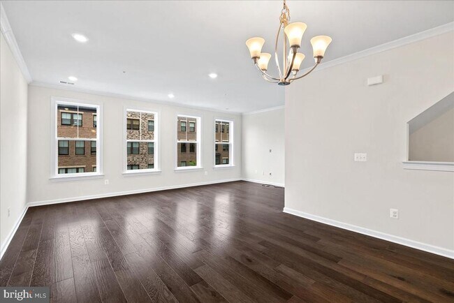 Building Photo - 45121 Kincora Dr
