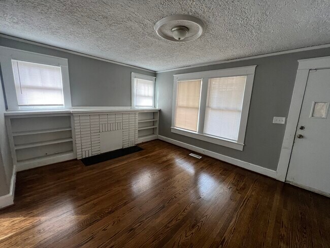 Building Photo - 8209 3rd Ave S