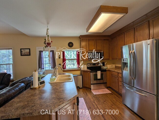 Building Photo - 8560 Avens Cir