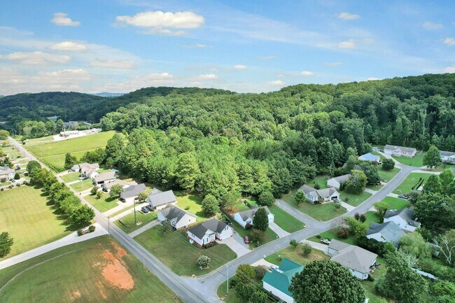 Building Photo - REDUCED!!! BEAUTIFUL HOME