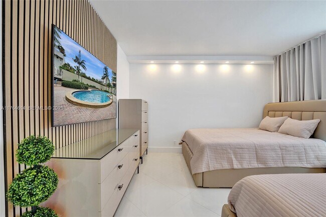 Building Photo - 4001 S Ocean Dr