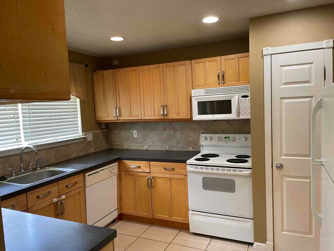 Building Photo - 7107 Pickett Dr