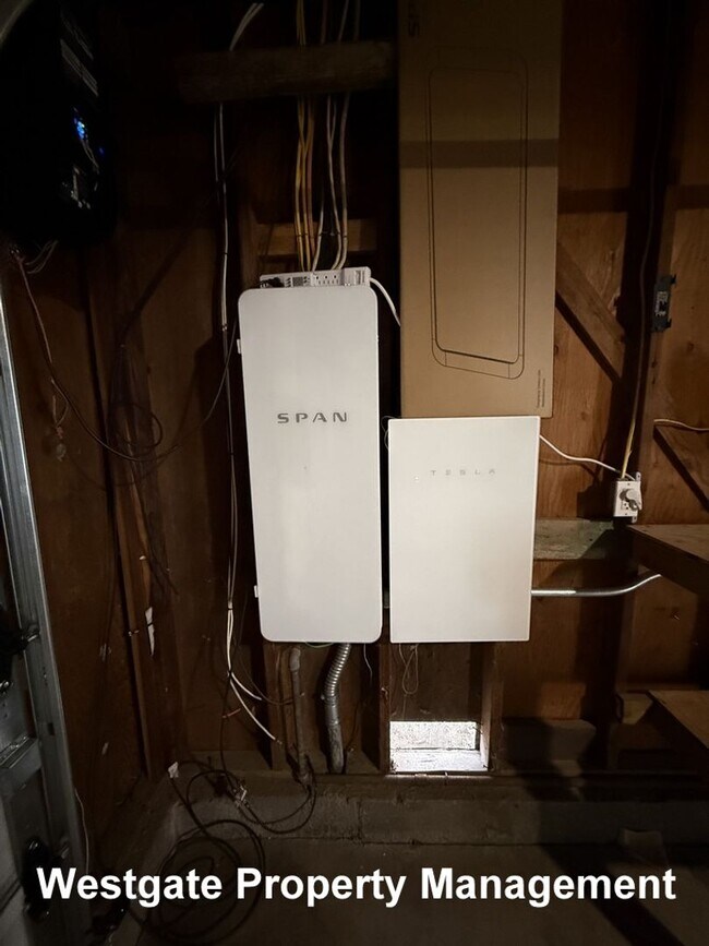 Building Photo - 574 Lorraine Ct N