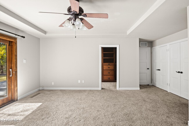 Building Photo - 6204 Pinehurst Dr