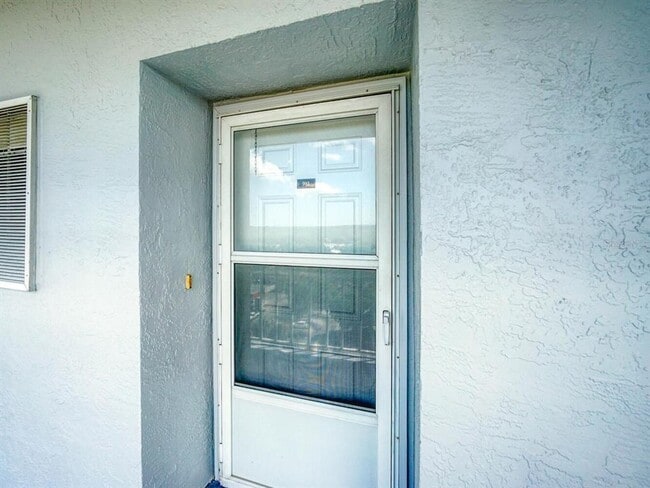 Building Photo - 4939 Floramar Terrace