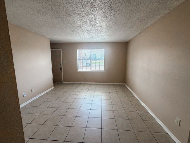 Building Photo - 3804 Charolais Dr