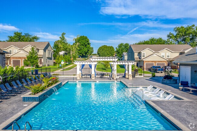 Pool - Prairie Pines Townhomes