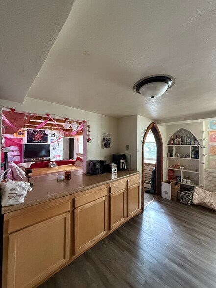 Building Photo - 612 Howard Plz