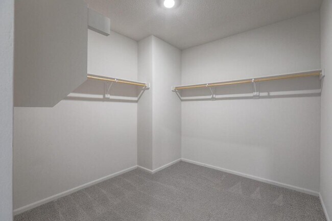 Building Photo - 8004 SE 6th St