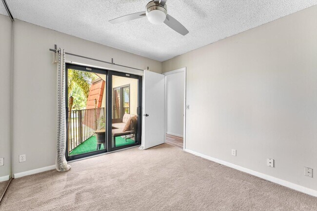 Building Photo - 3750 Victoria Dr