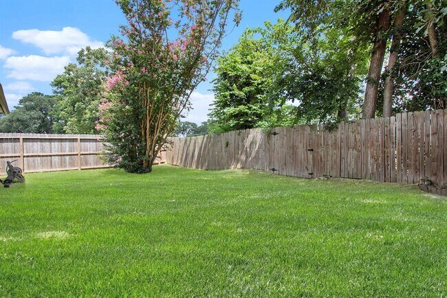 Building Photo - 5026 Spring Forest Dr