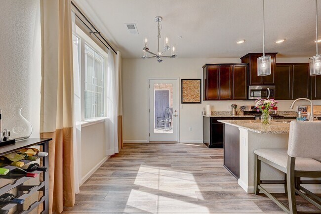 Building Photo - $2,415- 2 Bed, 2 Bath Ground Floor Condo w...
