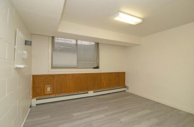 Building Photo - 815 5th Ave S