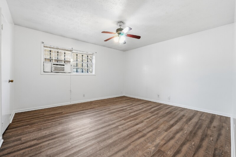 Building Photo - 1071-1073 Laurel Ln NW