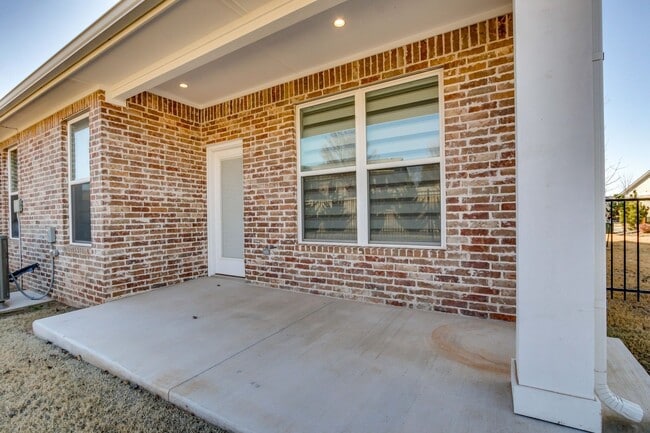Building Photo - Welcome to Bungalow Heights! Edmond Townhome w/ Balcony, Yard & Resort Amenities
