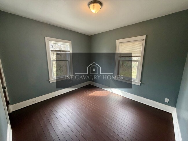 Building Photo - 578 Hoye Ave