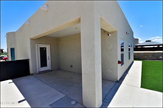 Building Photo - 541 Paseo Modesto Dr