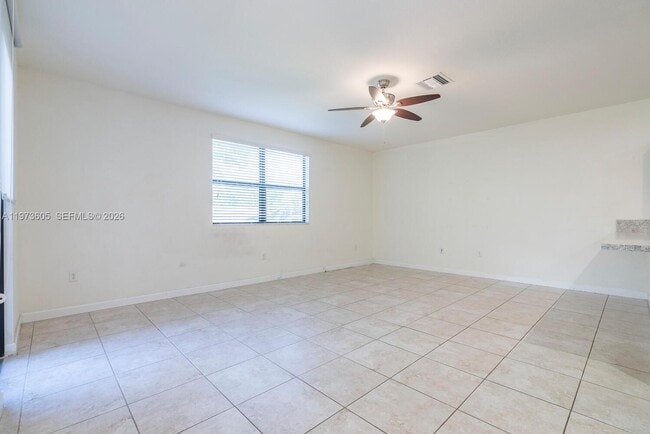 Building Photo - 516 SE 35 Ave