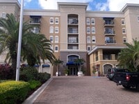 Building Photo - Annual unfurnished luxury 3/2 condo downtown Sarasota overlooking a park!