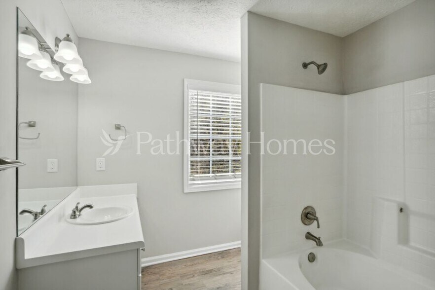 Building Photo - 62 Nellie Brook Dr SW