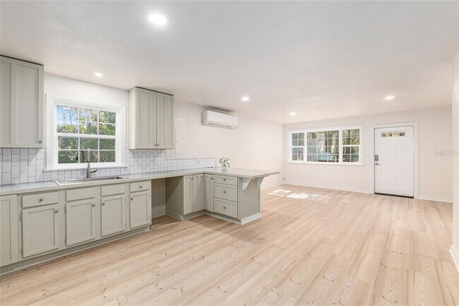 Building Photo - 18124 SW 75 Ave