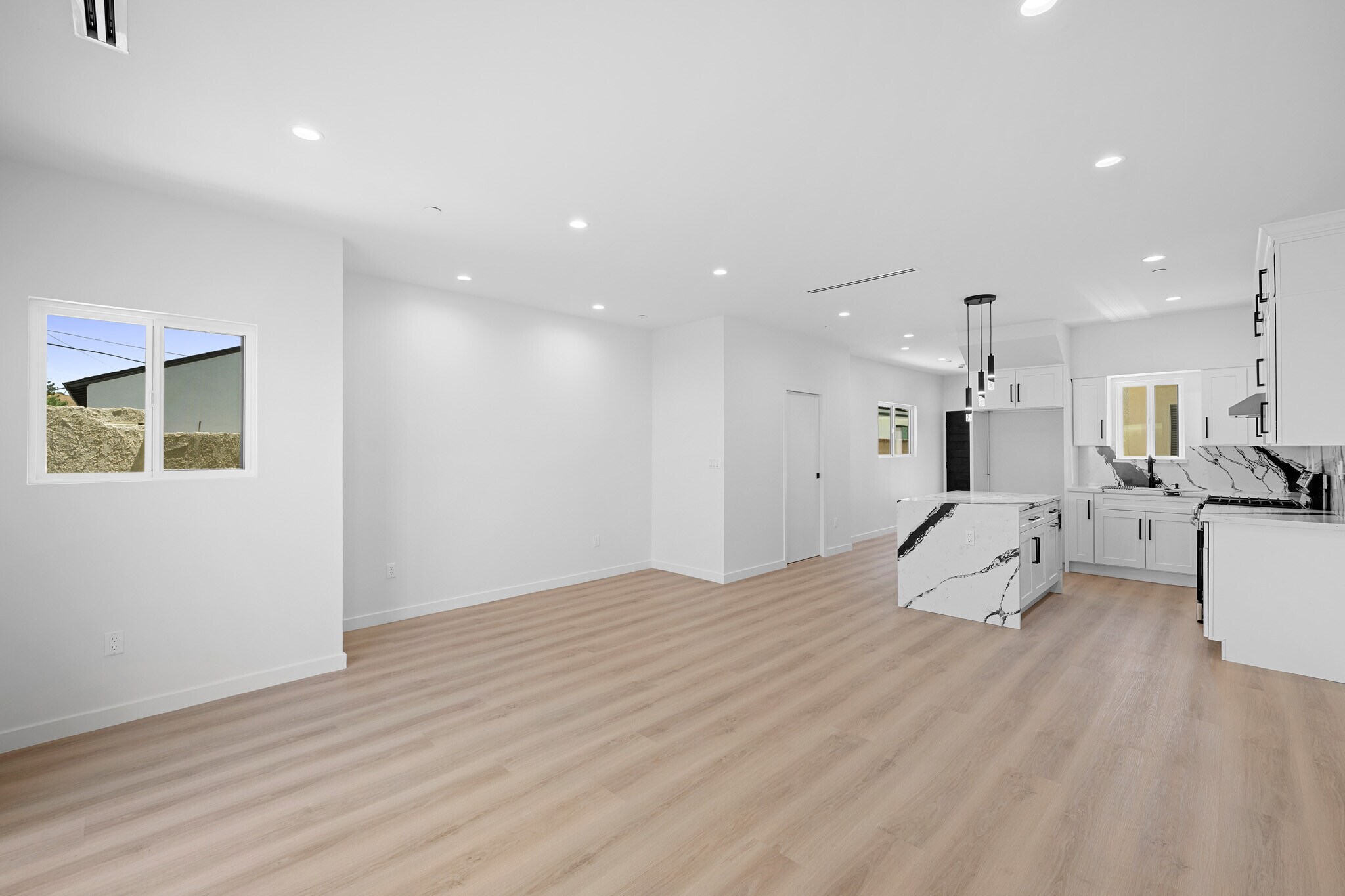 Building Photo - 8460 Glencrest Dr