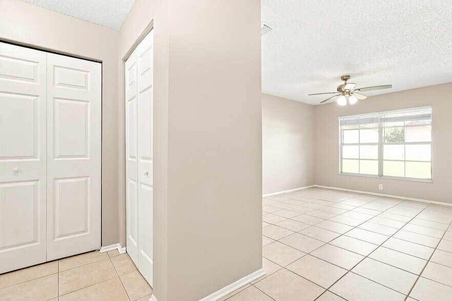 Building Photo - 948 16th Ln