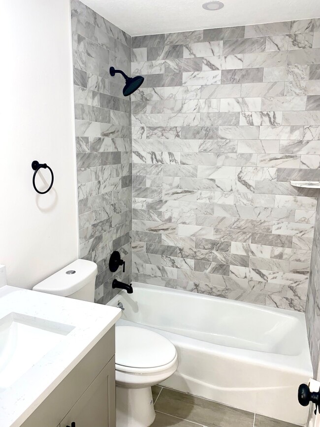 Building Photo - 5340 Royal Palm Ave