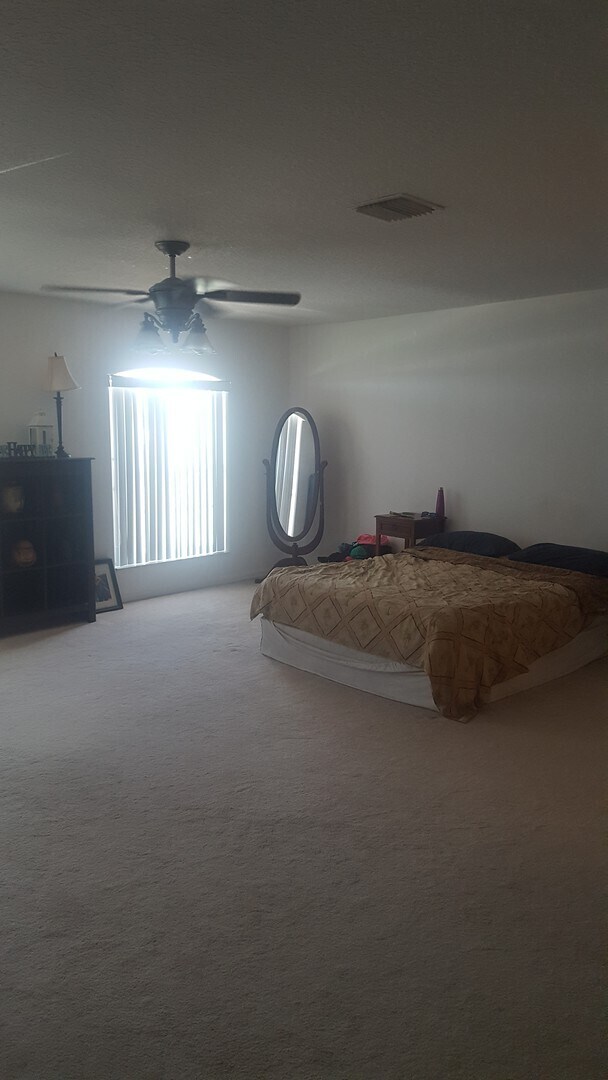 Building Photo - WALK TO BEACH, 3 BEDROOM 2 CAR GARAGE HOME!!! CLOSE TO EVERYTHING!