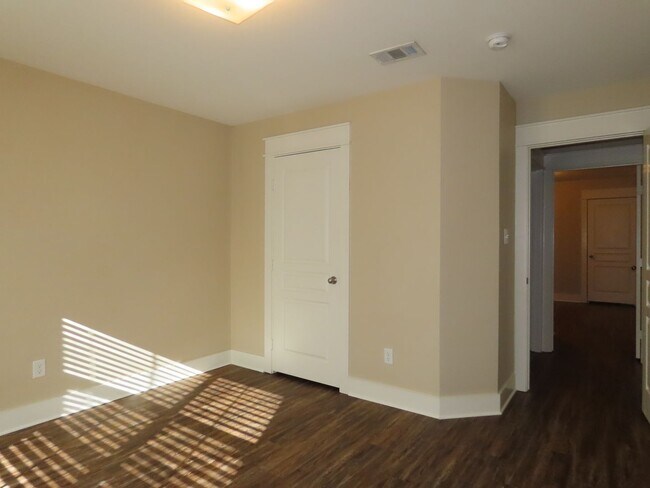 Building Photo - South Tyler! Stunning 5 Bedroom, 3.5 Bath ...
