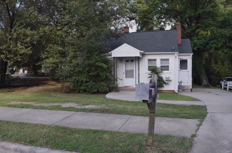 Building Photo - 210 Oakview Rd