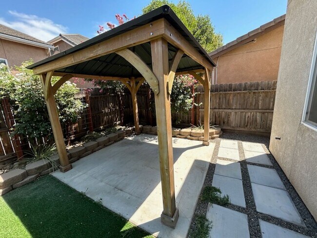 Building Photo - Avalon Gated Community