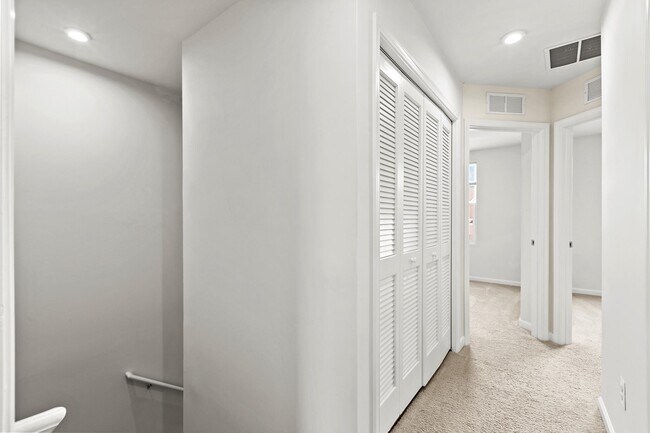 Building Photo - 46310 Creeping Primrose Ln