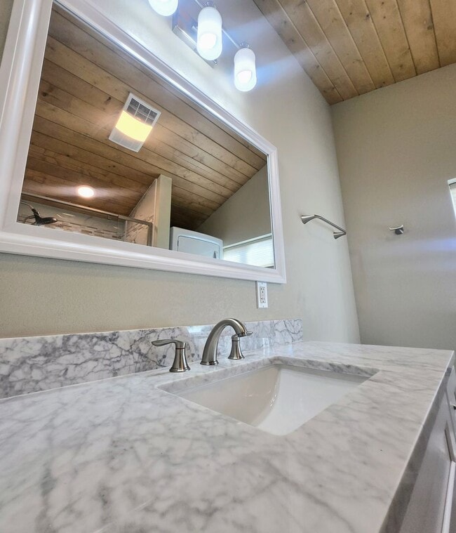 Building Photo - Newly Remodeled ADU for Rent in Port Towns...