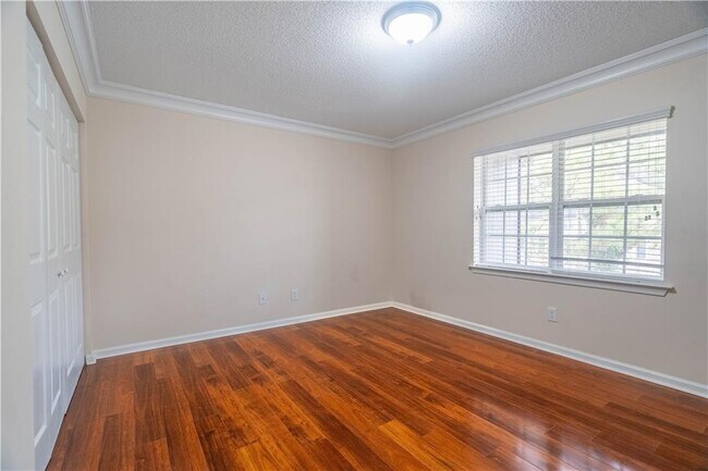 Building Photo - 295 Winding River Dr