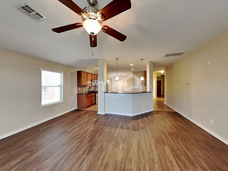 Building Photo - 5531 Southern Oaks