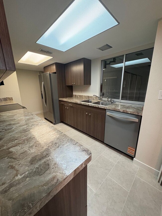 Building Photo - 210 Delido Ct