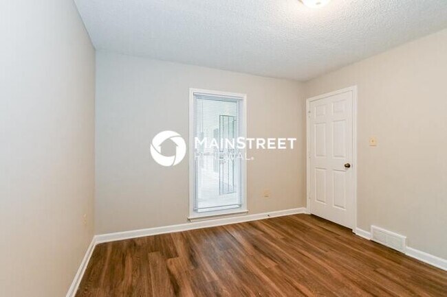 Building Photo - 4 Bedroom Pet-Friendly Home in MEMPHIS, TN with Main Street Renewal
