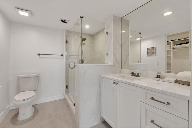 Building Photo - 301 S Seas Dr