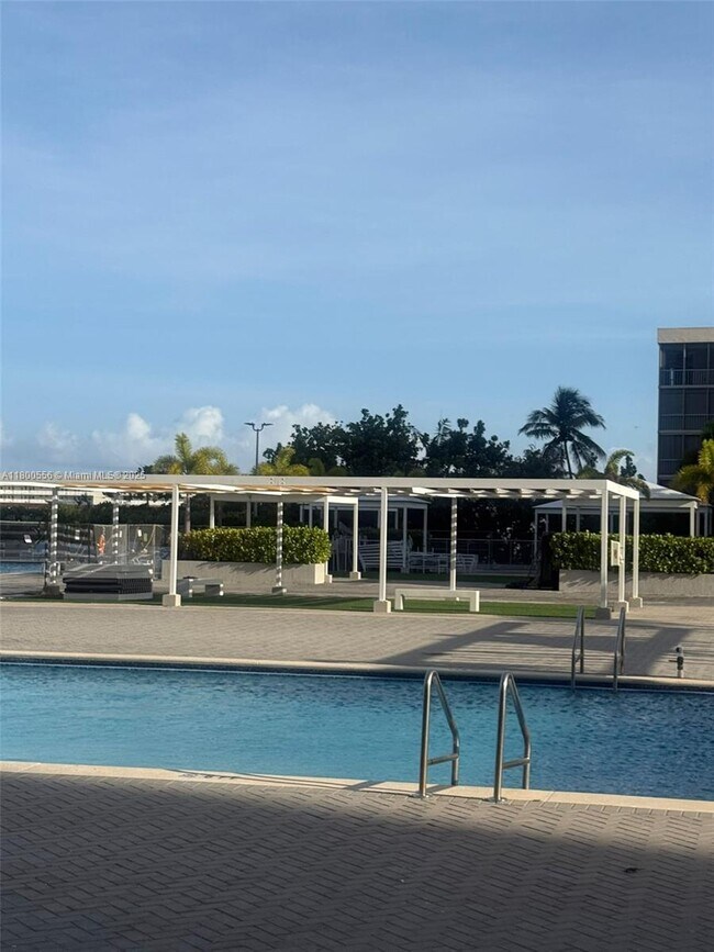 Building Photo - 18021 Biscayne Blvd