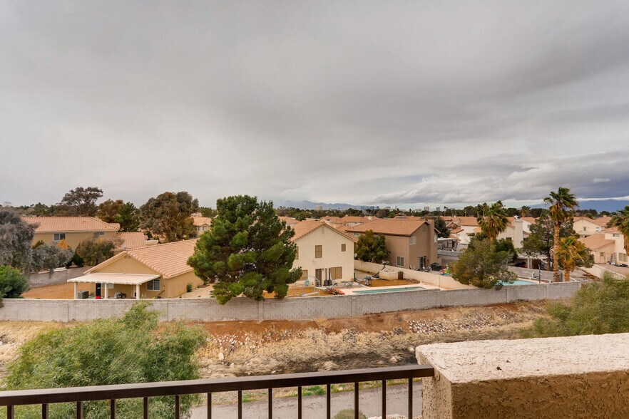 Building Photo - 2750 Fountain Ridge Ln