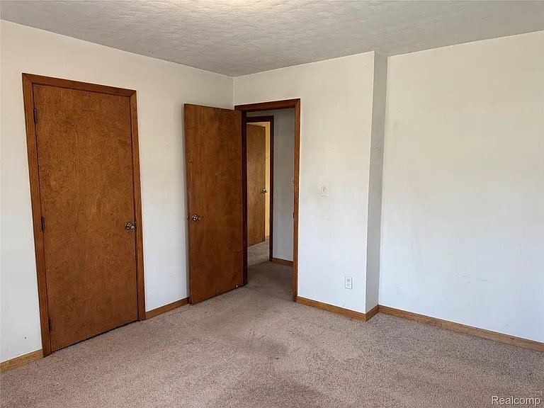 Building Photo - 226 S Burkhart Rd