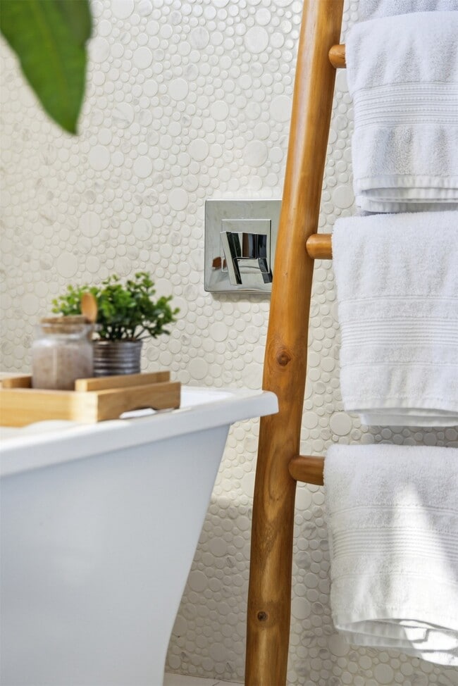 Building Photo - 306 W Pierce St