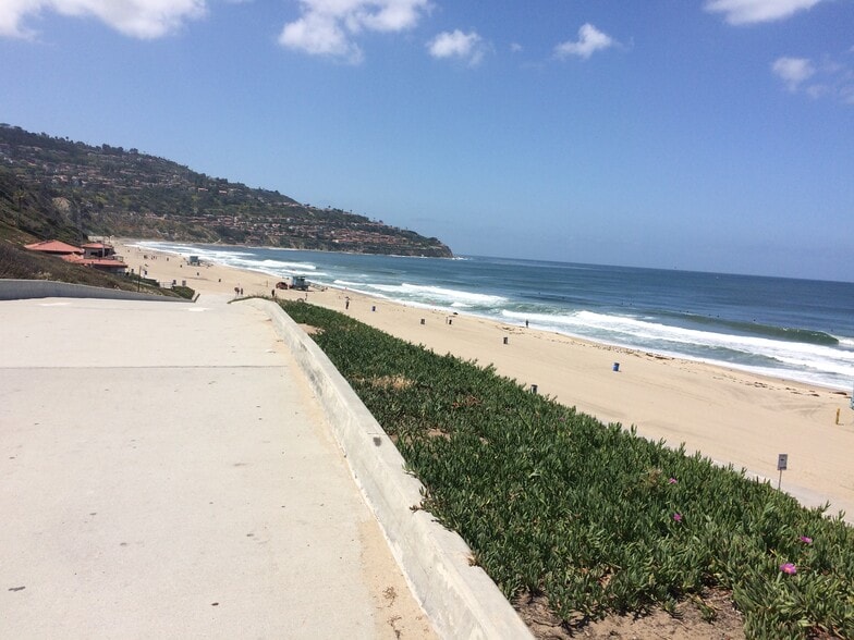 Building Photo - 702 S Pacific Coast Hwy