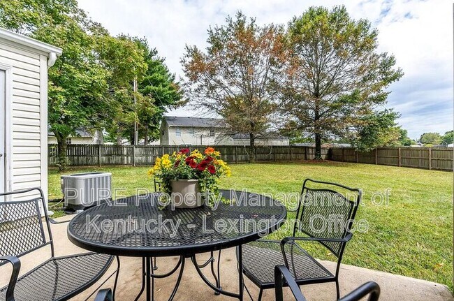 Building Photo - 804 Wabarto Way