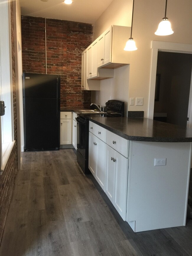 Building Photo - 368 Central St